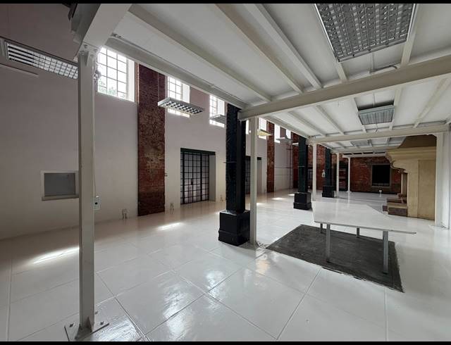 300M² BUILDING TO LET IN WOODSTOCK